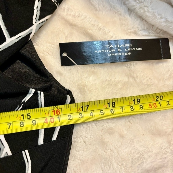 NWT Tahari Dress Sz 2 Arthur S. Levine Black White Geometric Lines Short Slv ASL - Picture 15 of 16